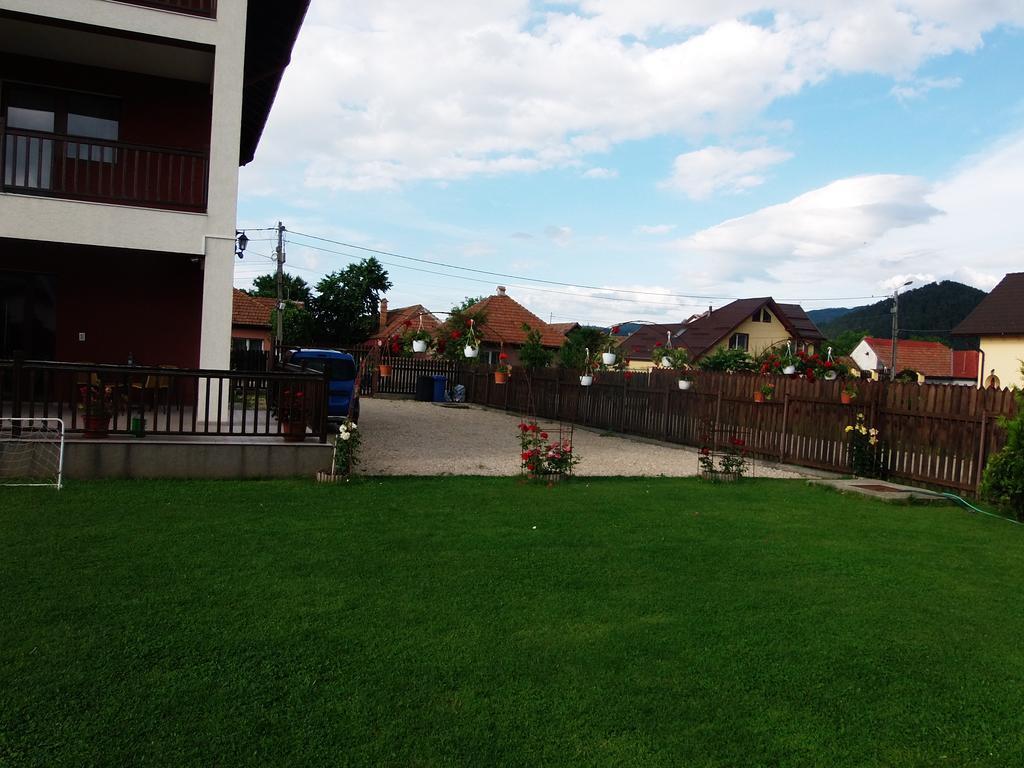 Pensiunea Dara Rîşnov Luaran gambar