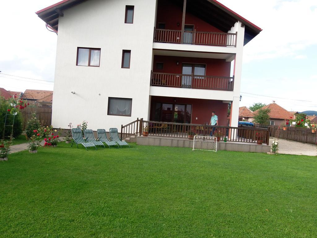 Pensiunea Dara Rîşnov Luaran gambar